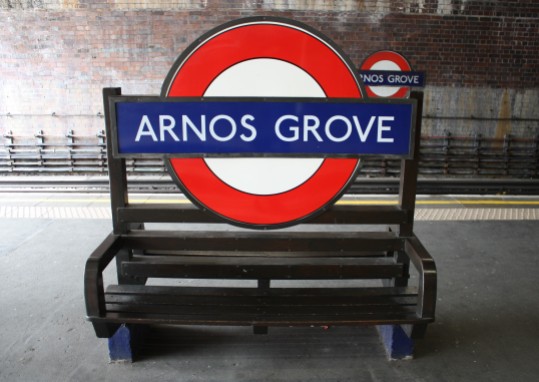 arnos-grove-station-platform-sign